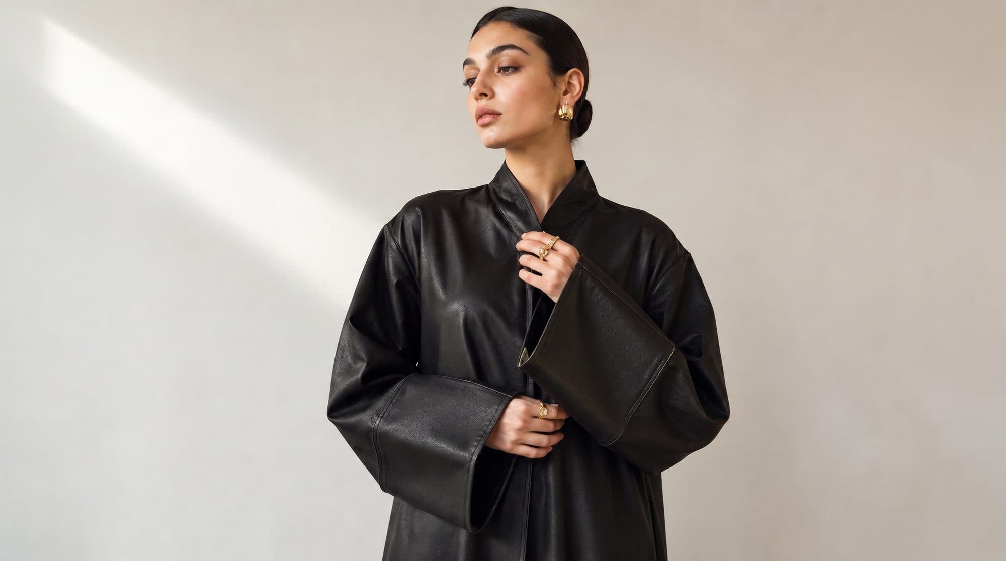 Nappa-effect crêpe, with the weight of leather.
